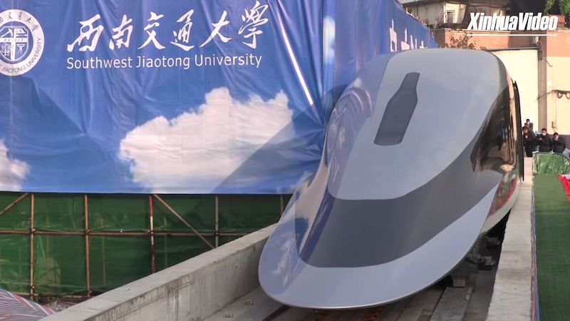 Čína odtajnila prototyp maglevu. Může svištět až 620 km/h