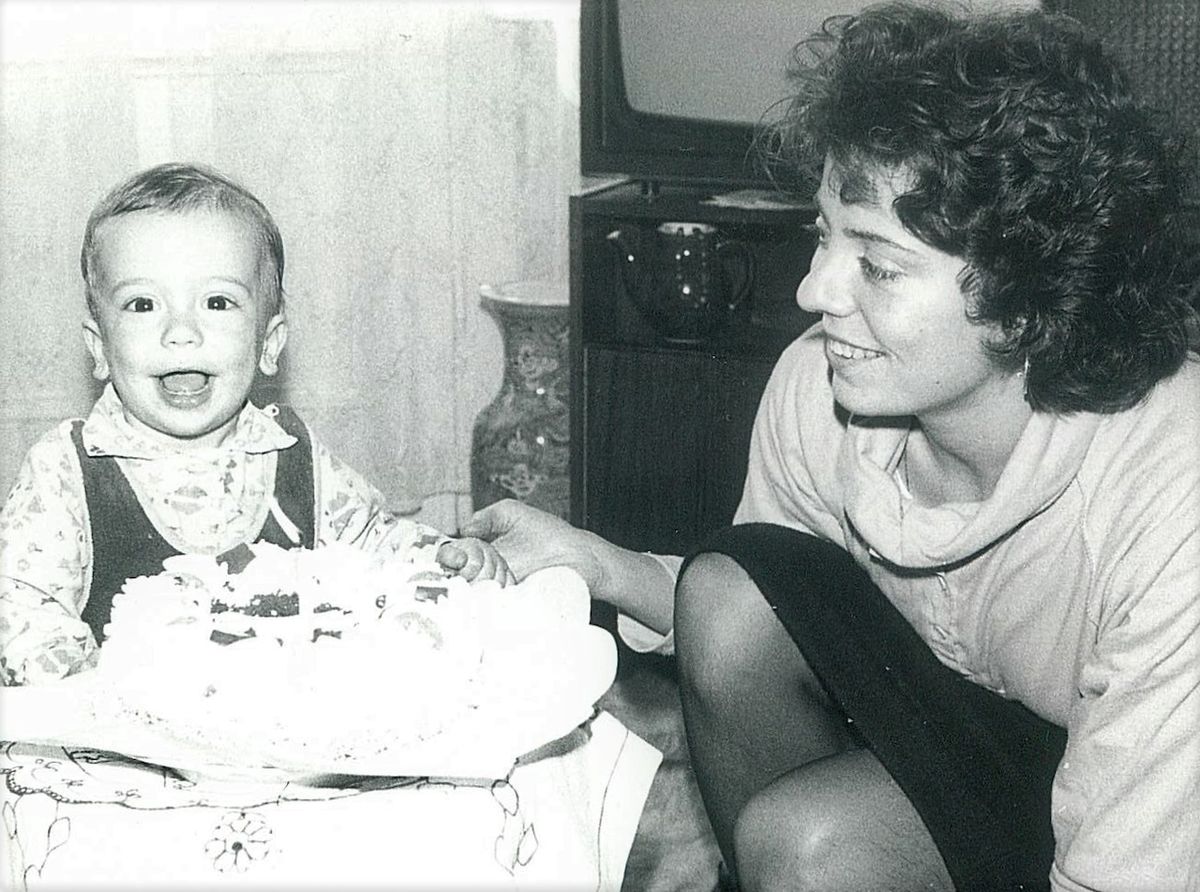 Malý Jonáš Červinka se svou maminkou.