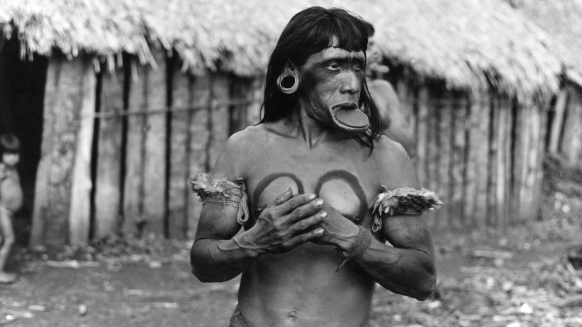Tanečník z amazonského kmene Suyáů