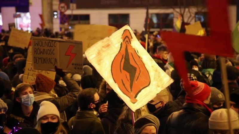V Polsku pokračují třetím dnem protesty proti omezení potratů