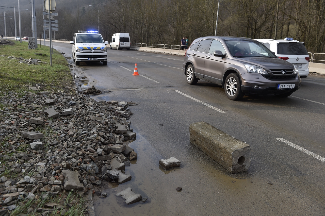 Havarie Vody V Brne Ponicila Tramvajovou Trat Boural Autobus Novinky Cz