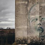Děsivé graffiti se rozprostírají po celé Pripjati. Když jedno vybledne, další se brzy objeví někde jinde.
