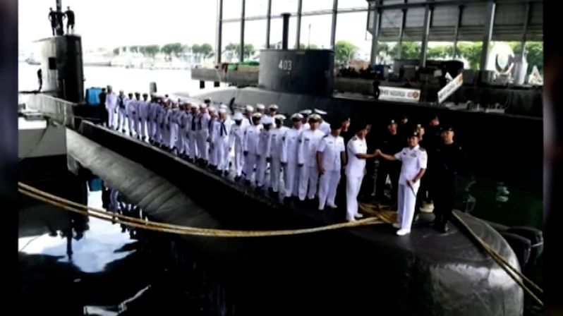 Indonéská ponorka se ponořila, zůstala po ní jen olejová skvrna