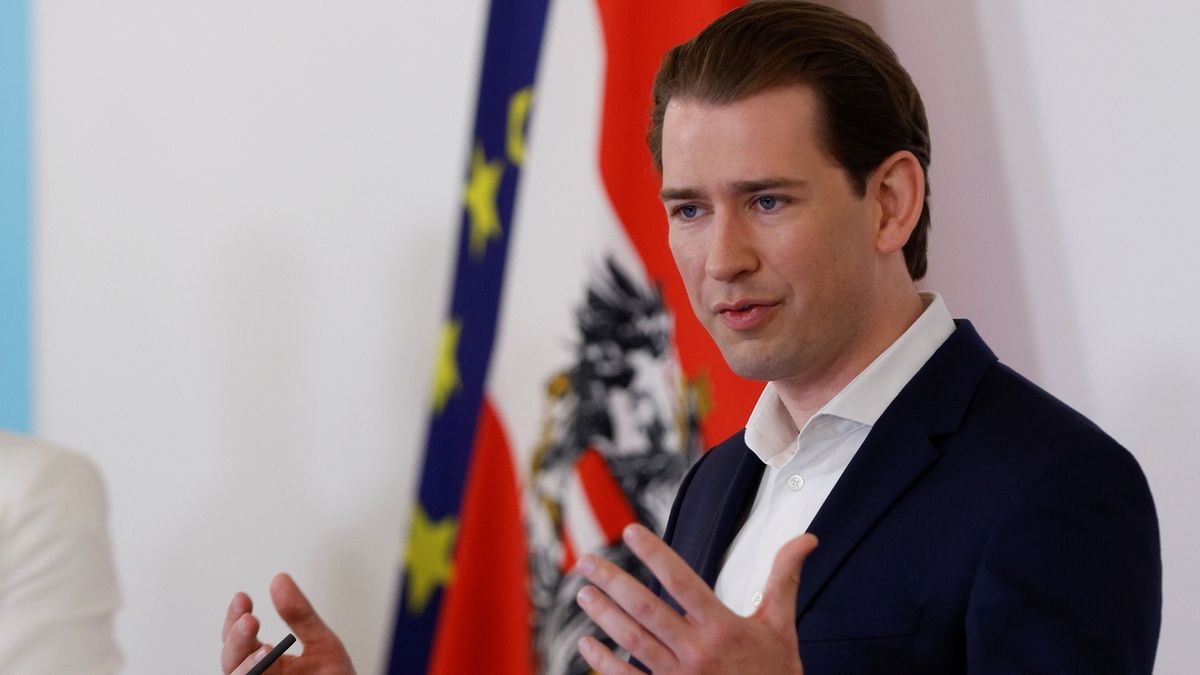 Rakousko plánuje za dva týdny zrušit roušky v obchodech