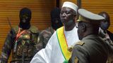 Další puč v Mali, zatkli prezidenta i premiéra