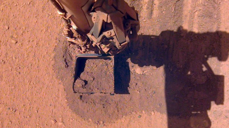 „Předpokládá se, že je konec.“ Sonda InSight poslala z Marsu poslední fotku a odmlčela se