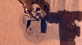 Sonda InSight se na Marsu potýká s prachem. Mise předčasně skončit nemusí