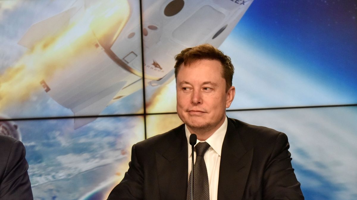 Lístek do kosmu s Bransonovou Virgin Galactic má i Elon Musk