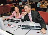 V minulosti uváděla hlavní zpravodajskou relaci České televize - Události. Moderátorskou dvojici tvořila s kolegou Bohumilem Klepetkem. 