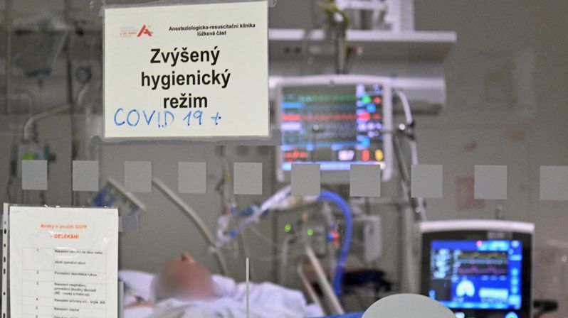 Pacient s nemocí covid-19 na anesteziologicko-resuscitační klinice Fakultní nemocnice u svaté Anny v Brně