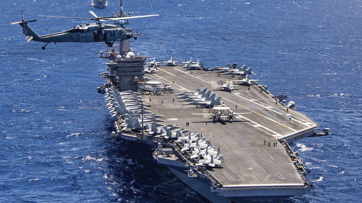 Americká letadlová loď USS Carl Vinson 