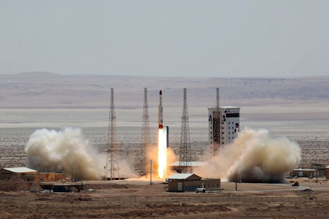 Start íránské rakety Símorgh  na archivním snímku z roku 2017