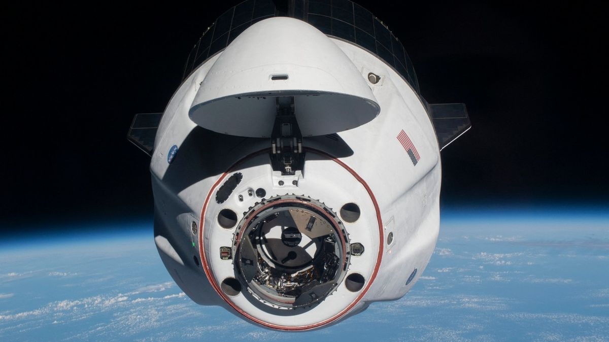 V kabině od SpaceX netěsní záchod. Astronauti to při cestě z ISS budou muset vydržet