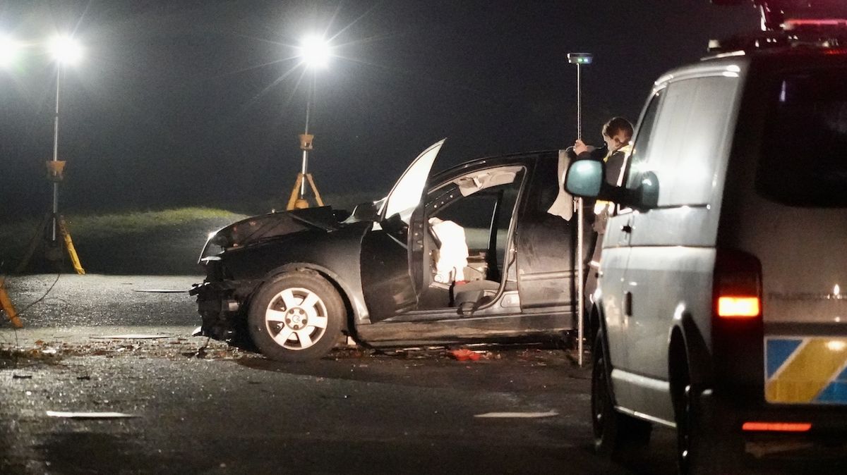 Opilá 18letá řidička nabourala autem do stromu. Spolujezdkyně zemřela