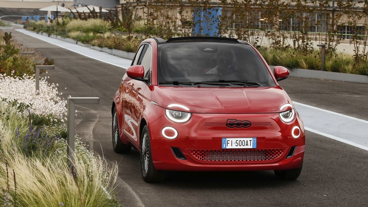 Fiat skutečně obrací, nová pětistovka se dočká spalovacího motoru