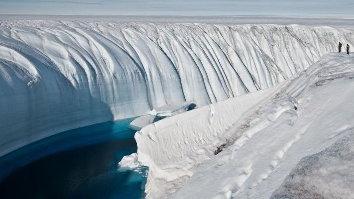 Grónský ledovec se rozpouští tak rychle, že mohou hrozit celosvětové záplavy, varují vědci