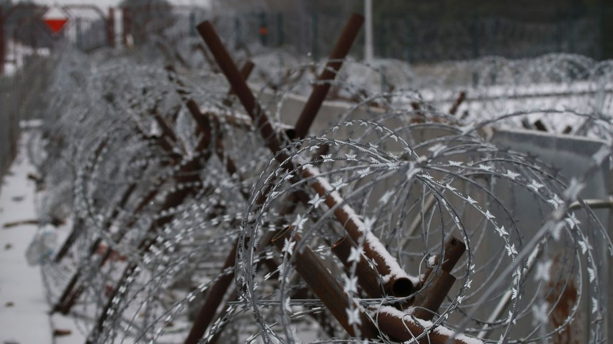 Polští pohraničníci zadrželi u hranic 28 migrantů, jejich situace je kritická