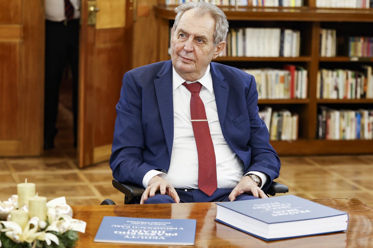 Exprezident Zeman se omluvil Šarapatkovi