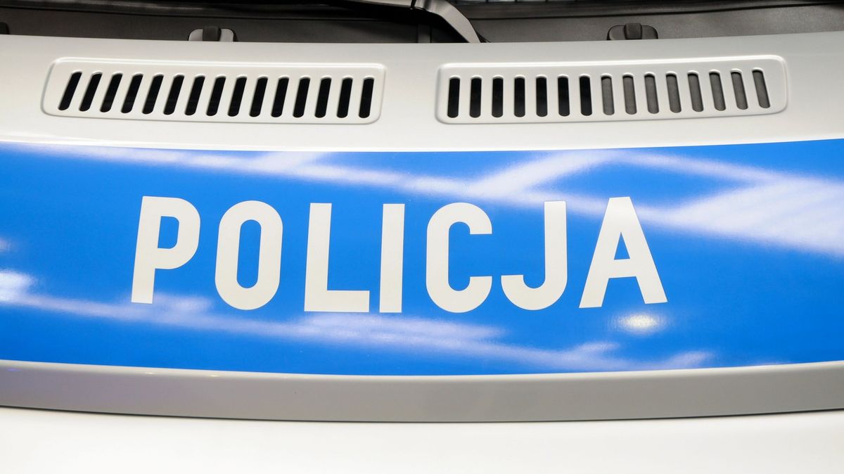 Muž v Polsku zemřel na otravu huspeninou. Policie zatkla dva lidi, úřad rozeslal varovné SMS