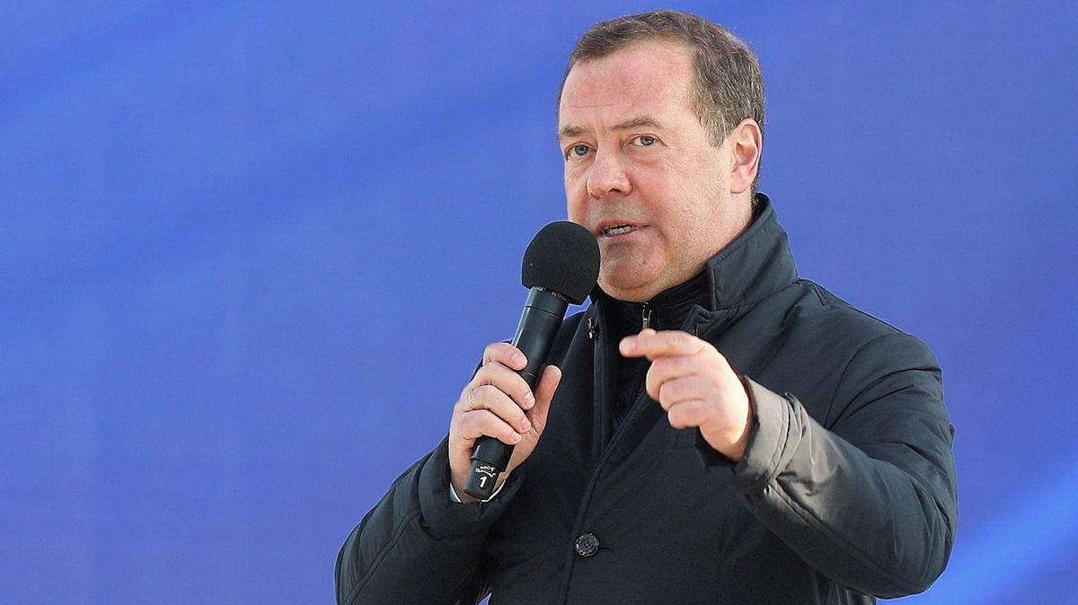 Medvěděv zveřejnil mírový plán pro Ukrajinu. A je to síla