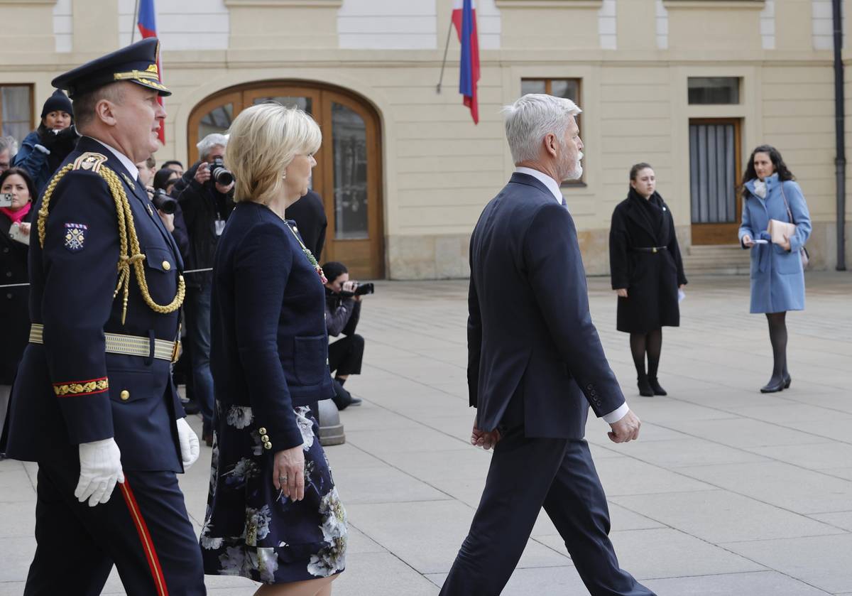 Prezident ČR Petr Pavel přichází přivítat svůj prezidentský protějšek z Filipín