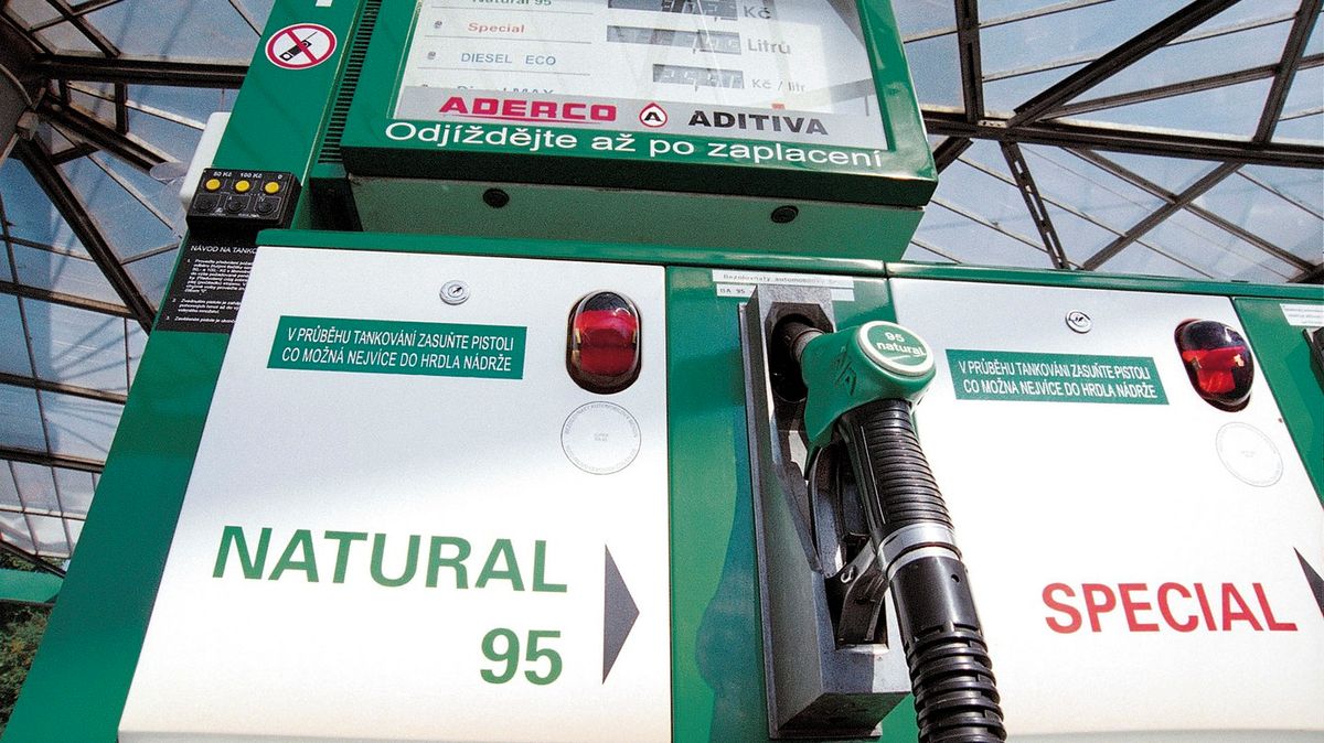 Benzin zlevňuje, nejlevnější je v Karlovarském kraji