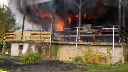 Tři ženy se zranily při požáru chaty na Chebsku