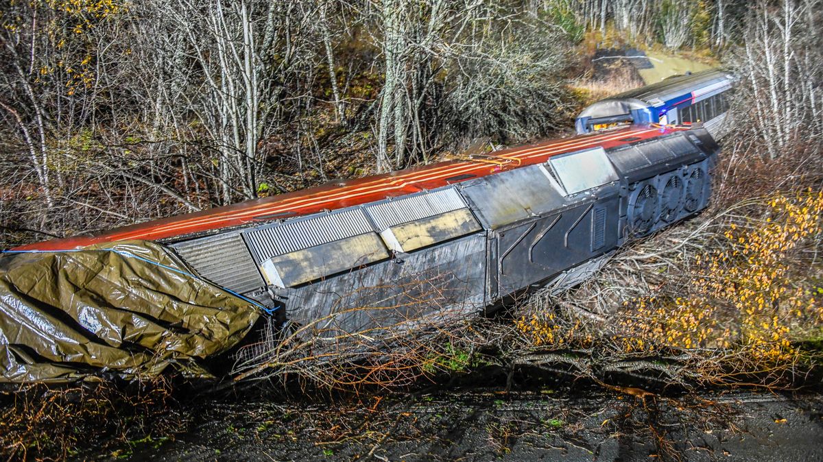 Togulykke i Norge: tog med flere titalls mennesker sporet av, fører drept