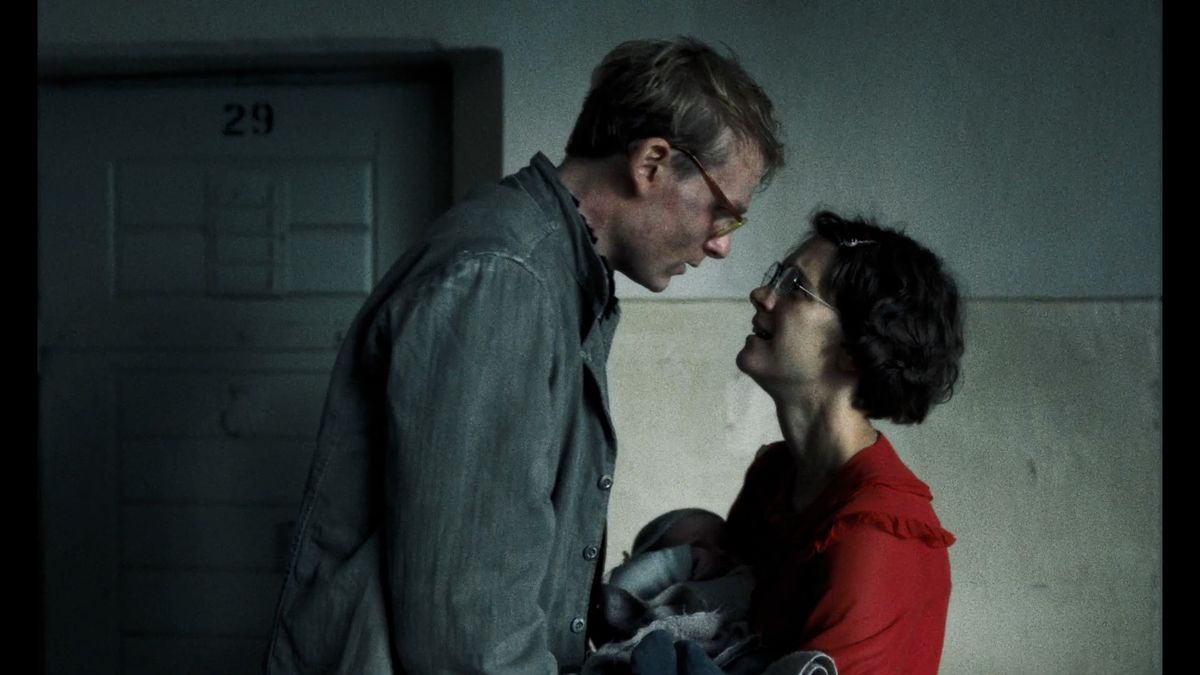 RECENZE: S láskou, Vaše Hilde přichází s romancí z temných časů protinacistického odboje