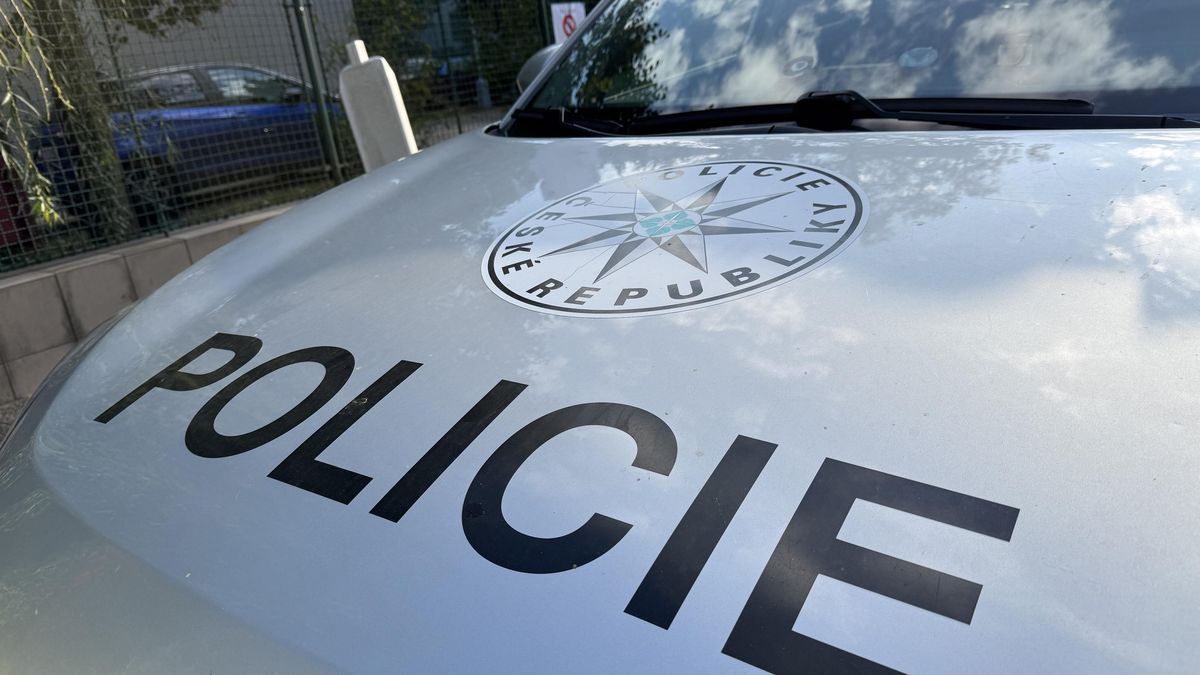 Traktor na Jindřichohradecku se převrátil. Spolujezdkyně zemřela