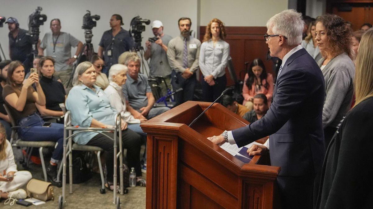 Za vraždu rodičů dostali doživotí a odseděli si 30 let. Bratři Menendézovi teď mají šanci na propuštění