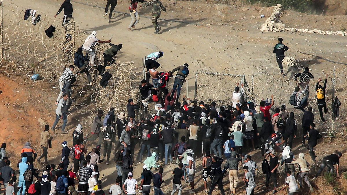 Jsme připraveni vzít si všechny nelegální migranty zpět, tvrdí Maroko. Z průtahů viní Evropu