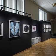 Část výstavy Míly Fürstové je věnována její spolupráci se skupinou Coldplay.