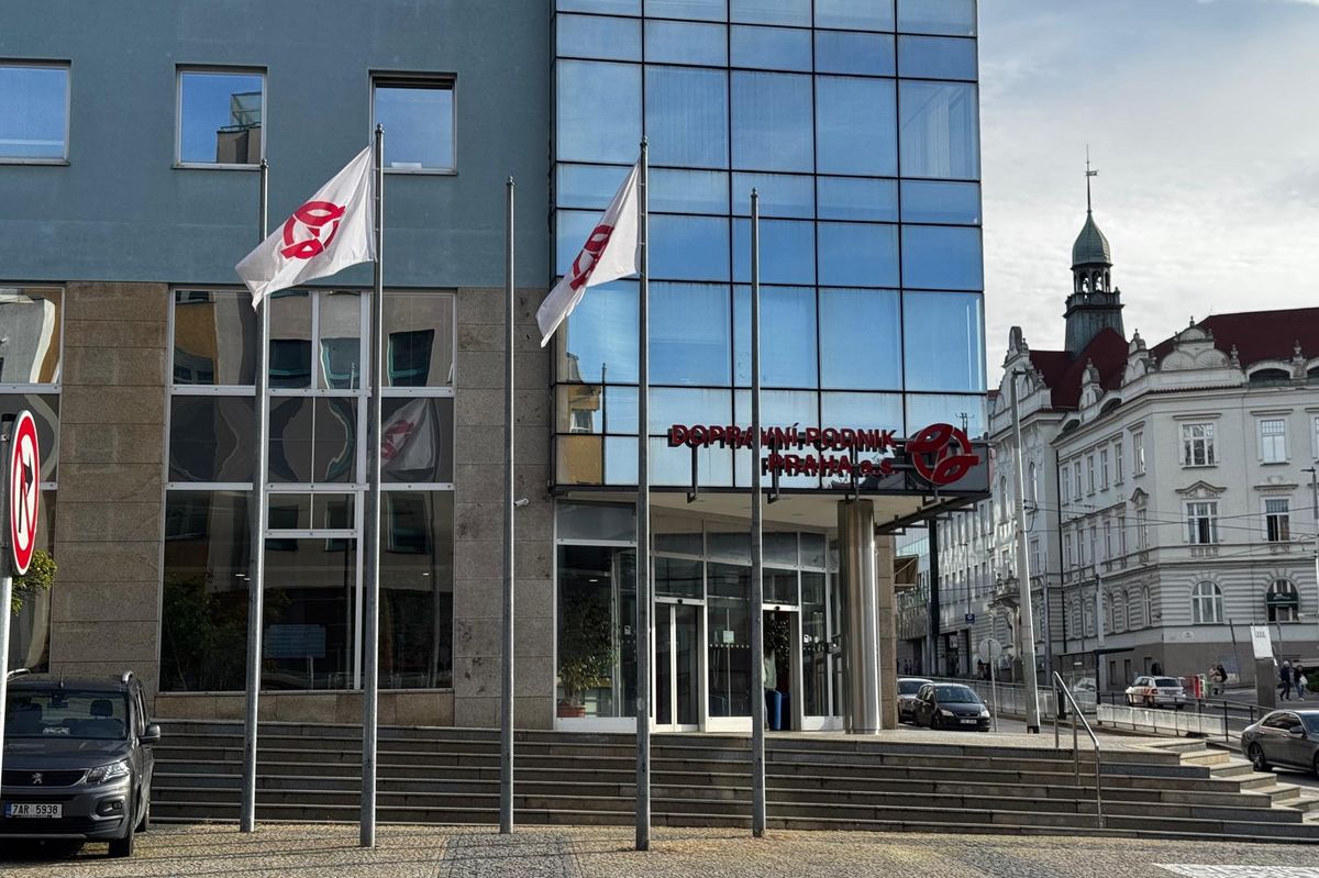 Kolumbijec v Praze zapálil autobusy. Teď čelí exekuci 