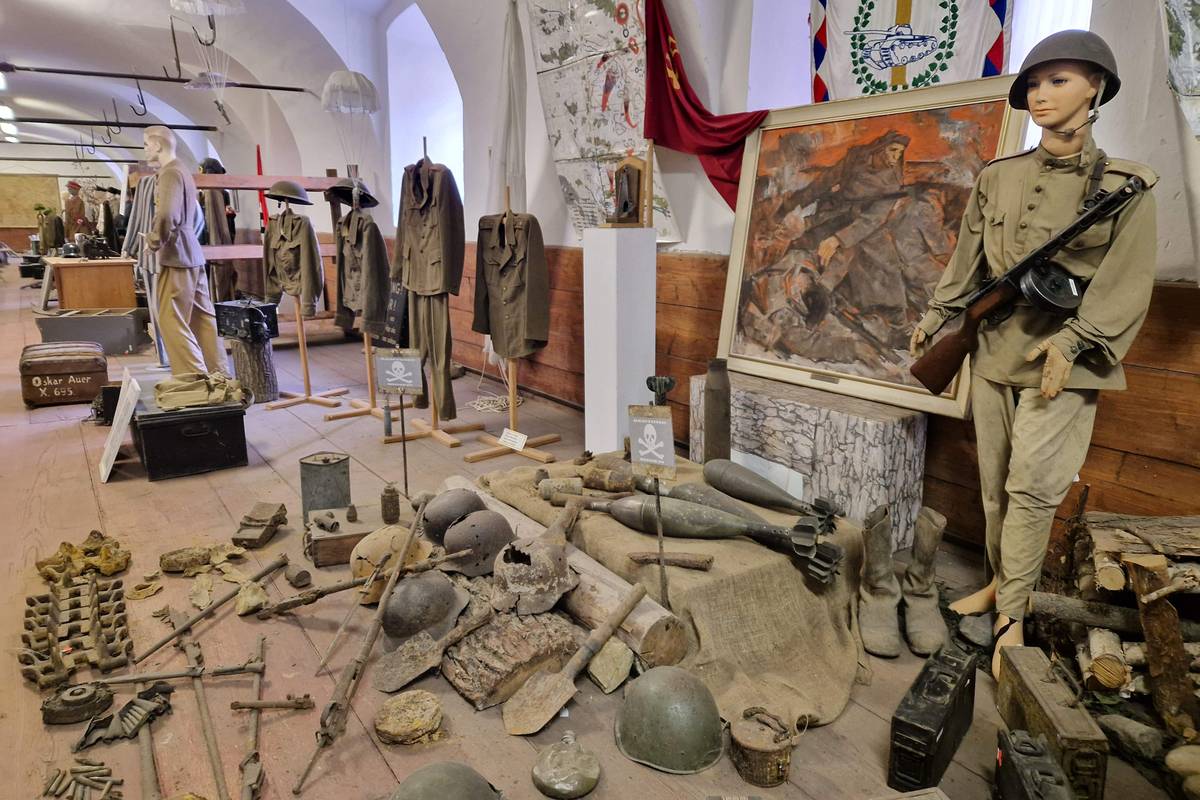 Soukromé vojenské muzeum v Josefově končí.