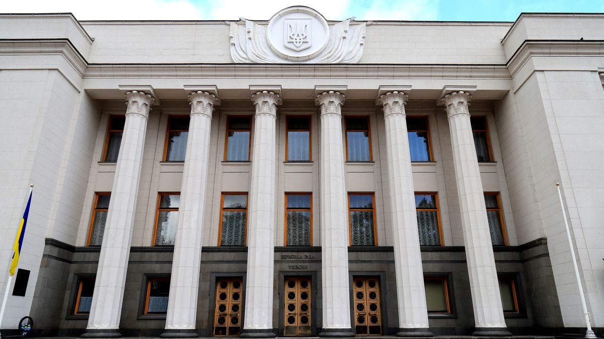 Ukrajinou otřásá další korupční skandál. Poslanci měli přijímat úplatky