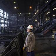 Technologie dobývání uhlí je orientována na vysoký stupeň mechanizace. 