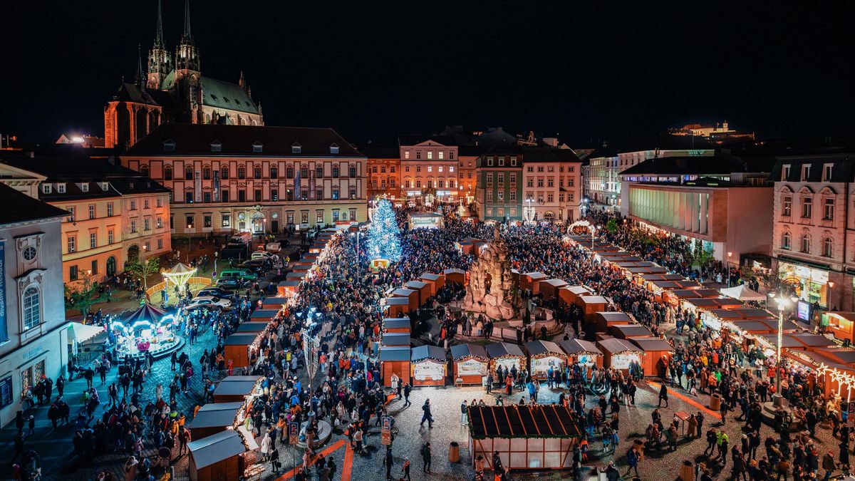 Hlavní hvězdu brněnských Vánoc Mareše zaplatili stánkaři v dražbě prodejních ploch