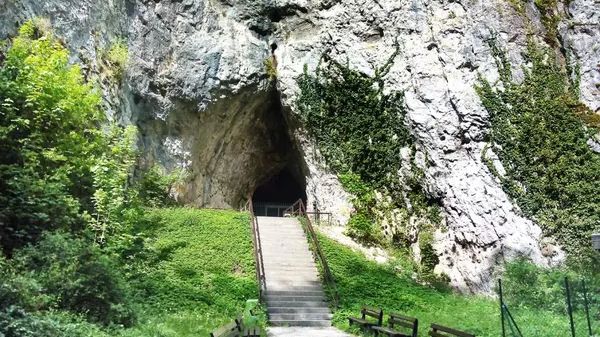 Speciální archeoprohlídky představí tajemnou historii Kateřinské jeskyně