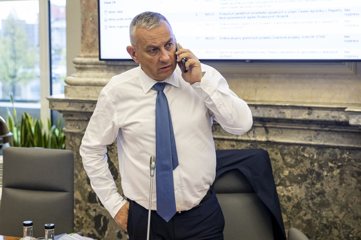 Eurokomisař Síkela oponuje Evropské komisi kvůli ambiciózním klimatickým cílům 
