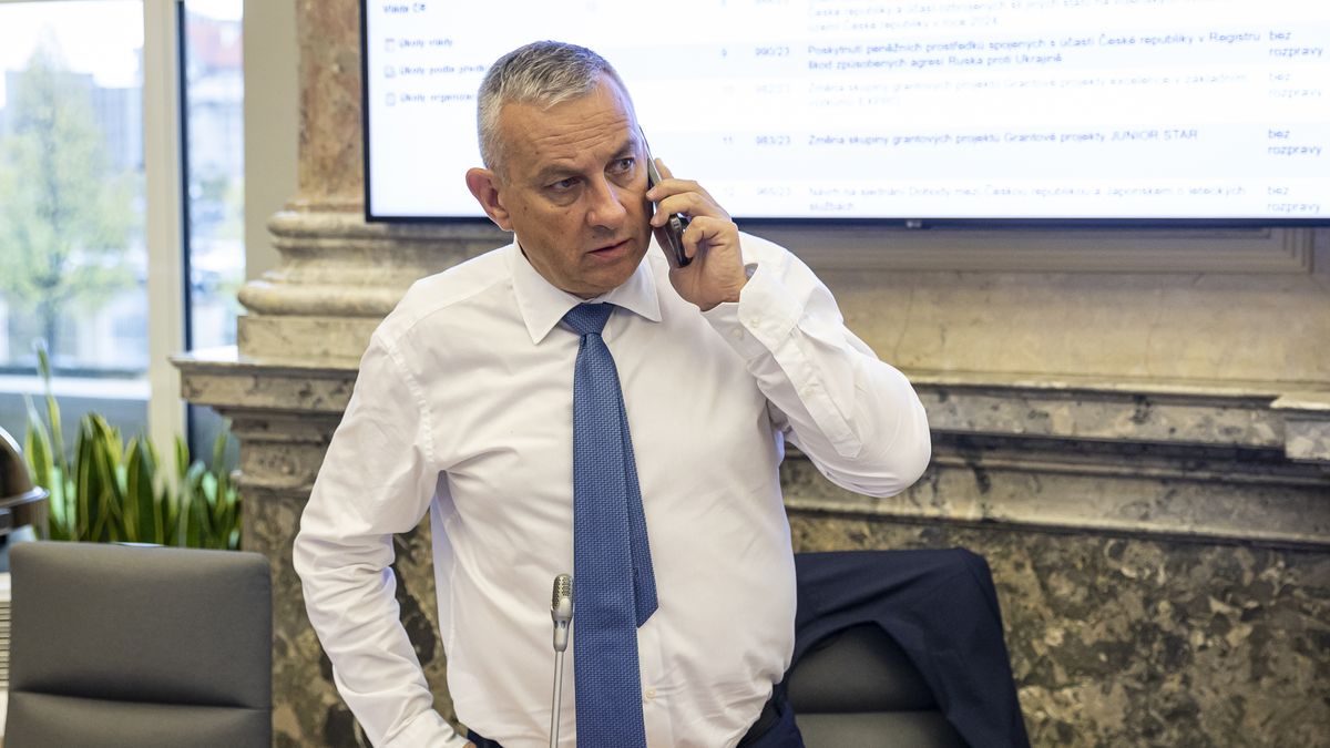 Eurokomisař Síkela oponuje Evropské komisi kvůli ambiciózním klimatickým cílům