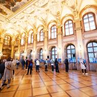 Senát sídlí v Praze na Malé straně ve třech budovách – Valdštejnském paláci, Kolovratském paláci a Malém Fürstenberském paláci.