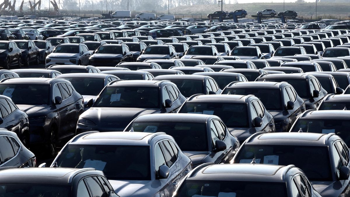 Ze 129 čínských značek elektromobilů jich do roku 2030 přežije 15, tvrdí analýza