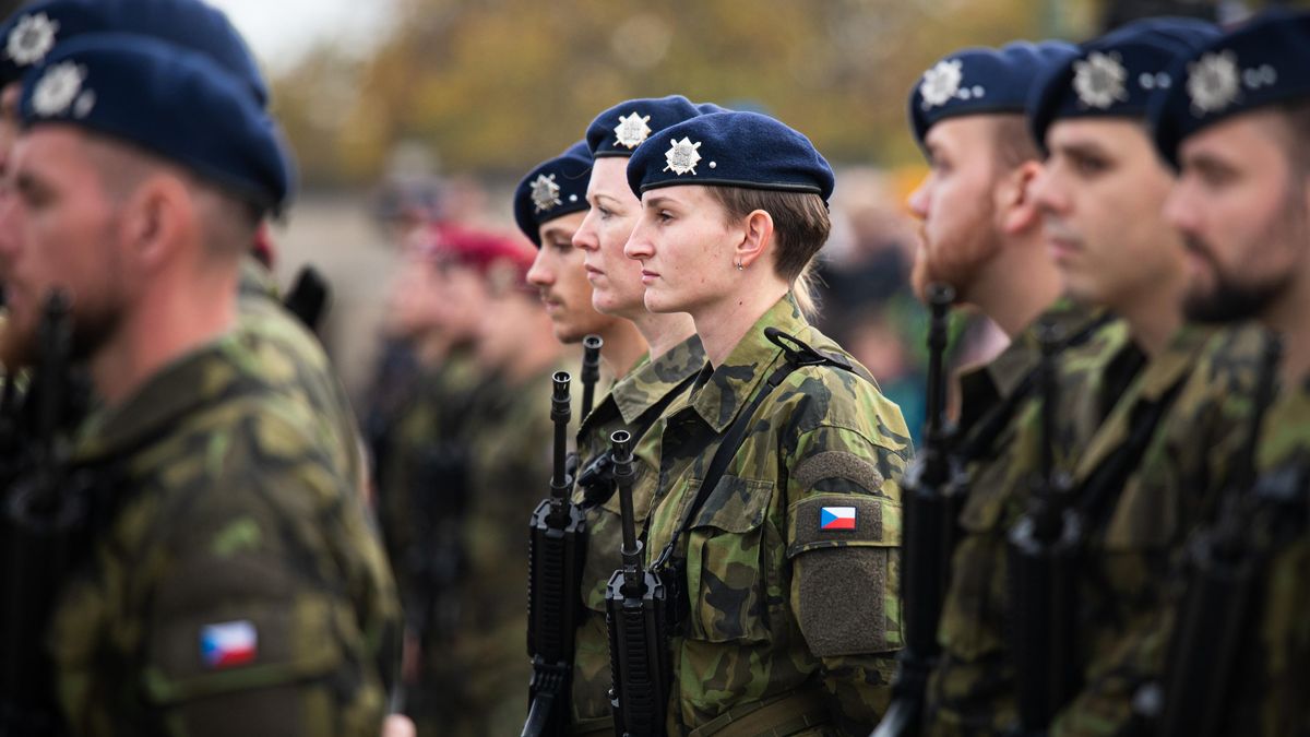 Pohov se po desítkách let mění. Vojáci ale novinku kritizují