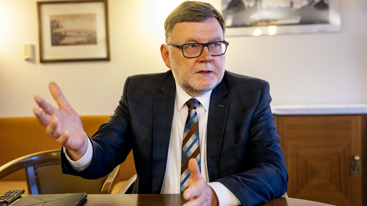 Vláda zvýšila výdaje na podporované zdroje energie na 20 miliard. Deficit to nezvýší, dušuje se Stanjura