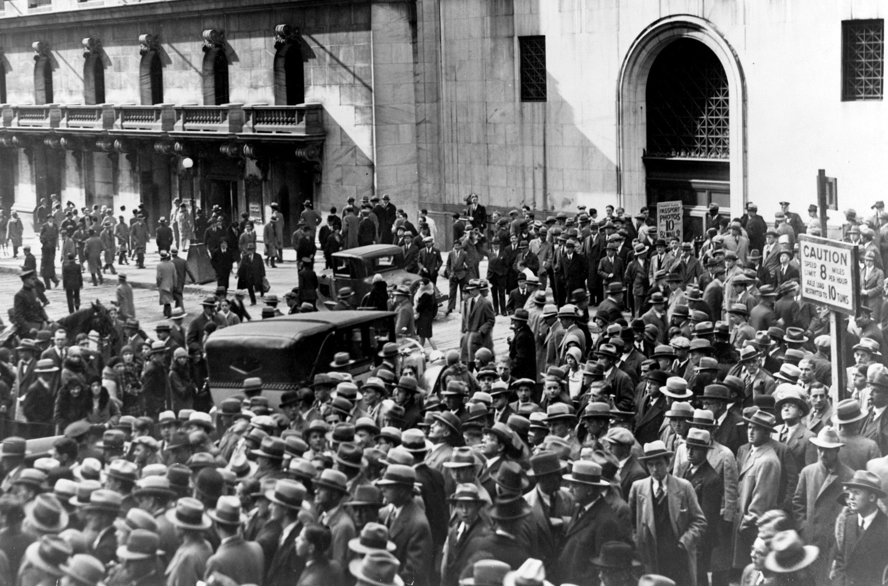 Wall Street v roce 1929, kdy došlo ke krachu na burze