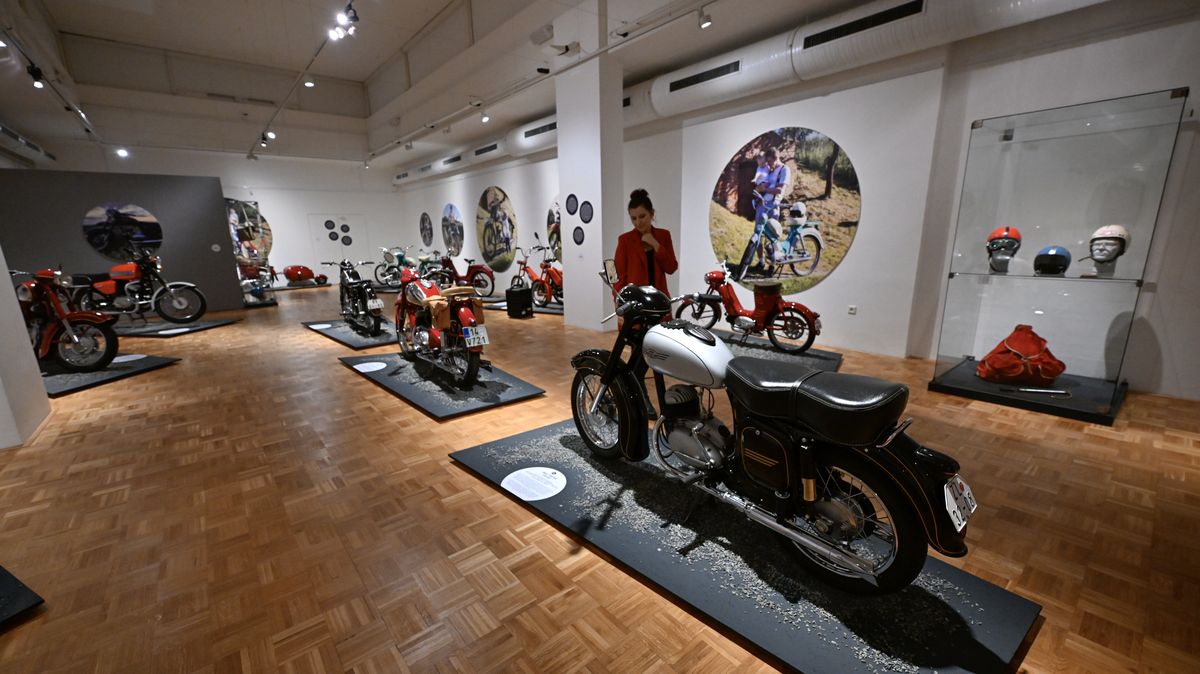 Slovácké muzeum vystavuje motocykly Jawa ze soukromé sbírky