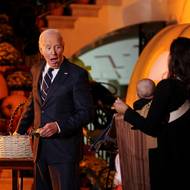 Bidenovi trávili v Bílém domě poslední Halloween, Amerika bude volit nového prezidenta 5. listopadu.