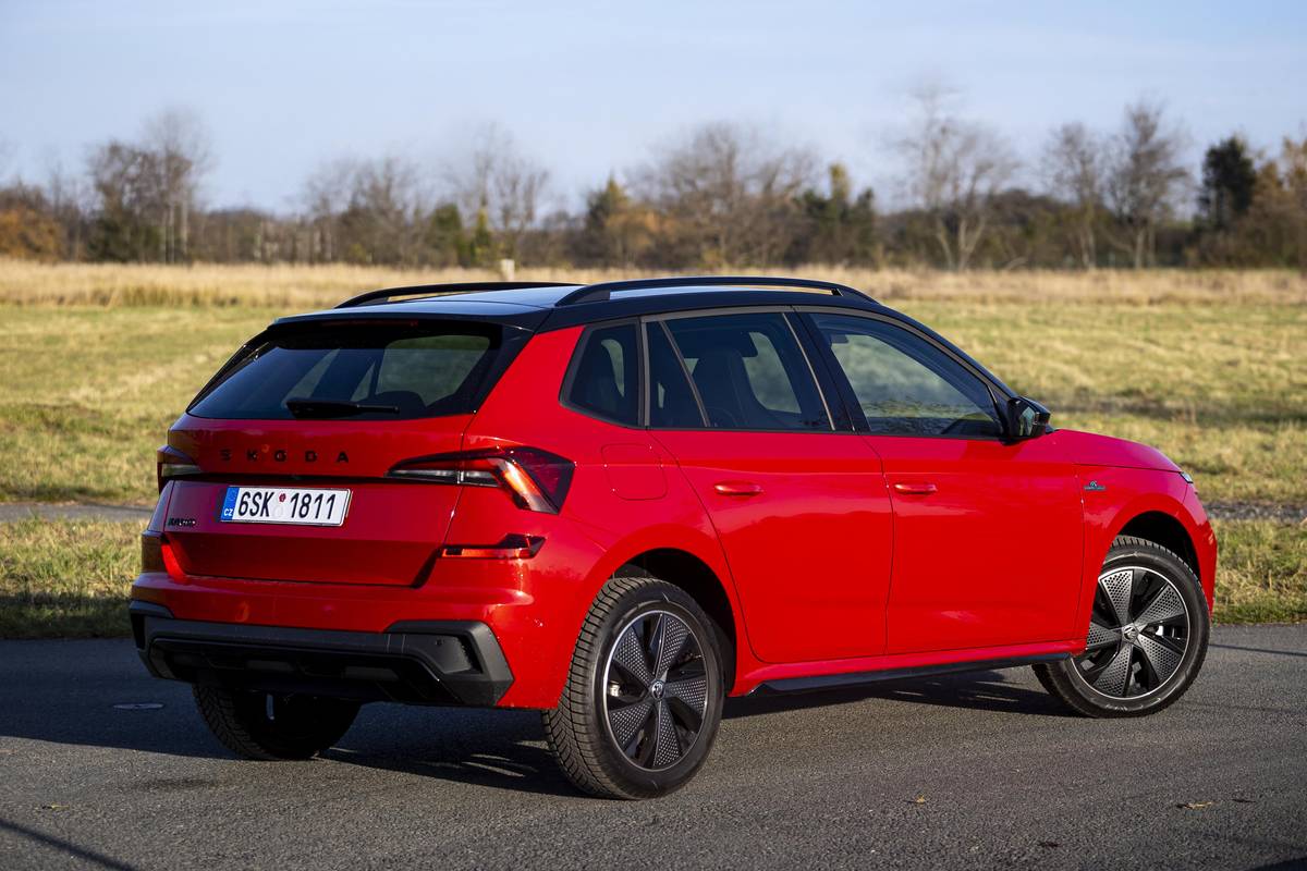 Výbava Monte Carlo přináší černé dekory i černě lakovanou střechu.