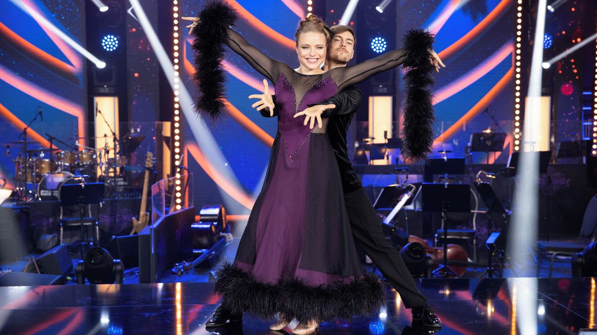 マルチナ・プターチコヴァとドミニク・ヴォディチカがスターダンス決勝のゲート前でゴールした